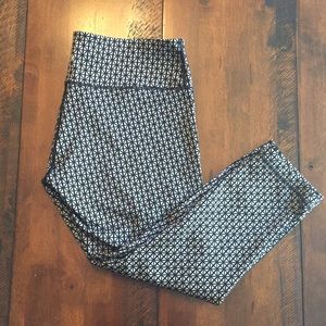 Lululemon leggings with unique pattern